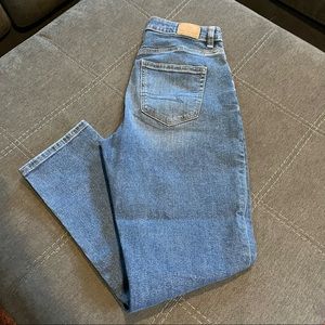 American Eagle High Waisted Mom Jeans